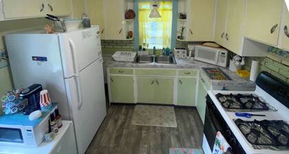 Rochester Escape w/ Hot Tub & Fire Pit!
