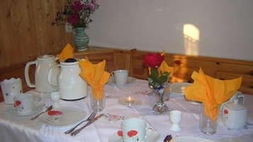 Desayuno (EUR 7 por persona)