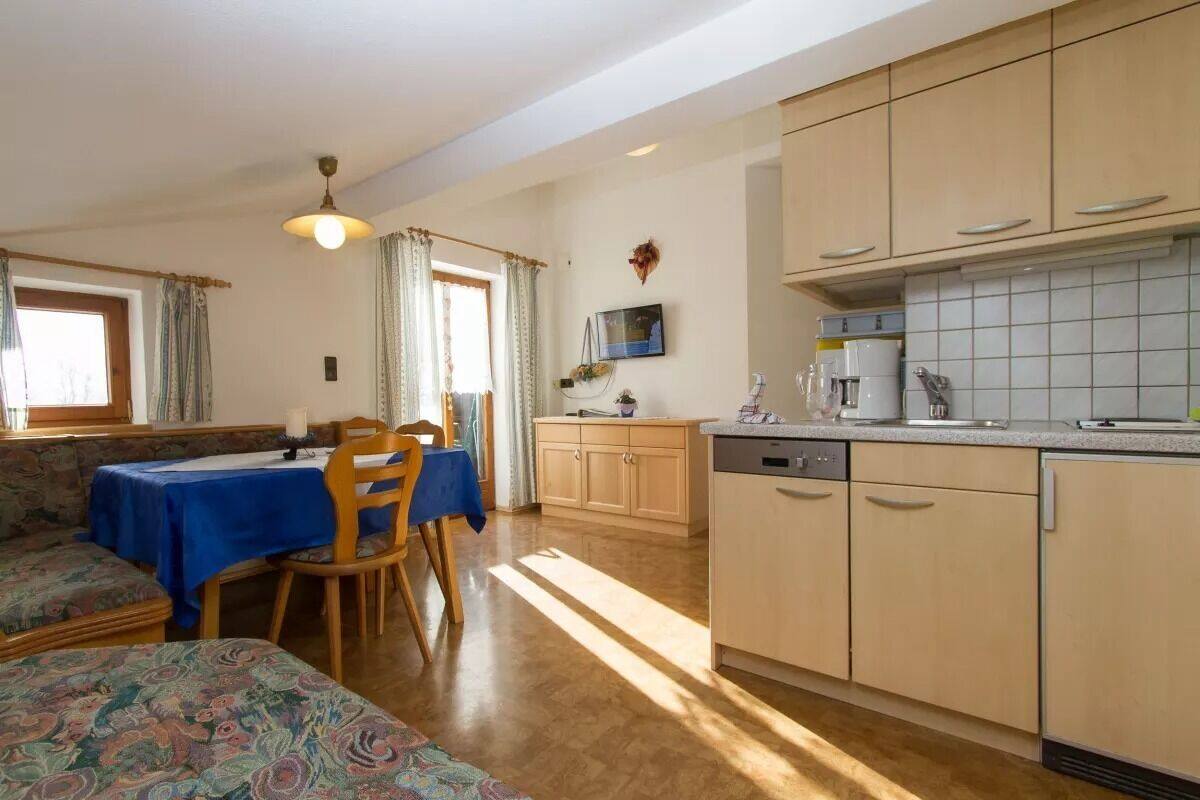 Apartment | Eigene Küche | Ofen, Herdplatte, Geschirrspüler