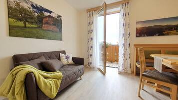 Family Apartment (Abendrot) | Private kitchen | Full-size fridge, stovetop, dishwasher, espresso maker