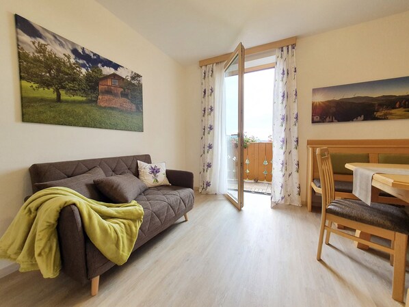 Family Apartment (Abendrot) | Private kitchen | Full-size fridge, stovetop, dishwasher, espresso maker