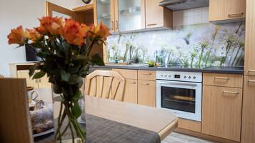 Standard-Apartment (Morgensonne) | Eigene Küche | Großer Kühlschrank, Herdplatte, Geschirrspüler, Espressomaschine