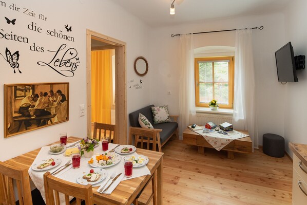 Apartment | Private kitchen | Full-size fridge, oven, dishwasher, coffee/tea maker - Brunner - Ferienwohnung im Hühnerhotel (Reisseck)
