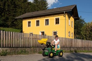 Exterior - Brunner - Ferienwohnung im Hühnerhotel (Reisseck)