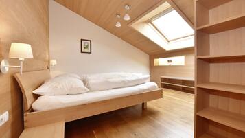 Apartemen (Sonnenblume) | Ruang kerja ramah laptop, tirai kedap cahaya, dan kedap suara