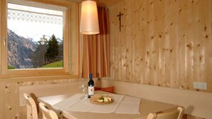 Room (Sonnenaufgang) | In-room dining - Panoramahof Eggele Kinderbauernhof (Au)