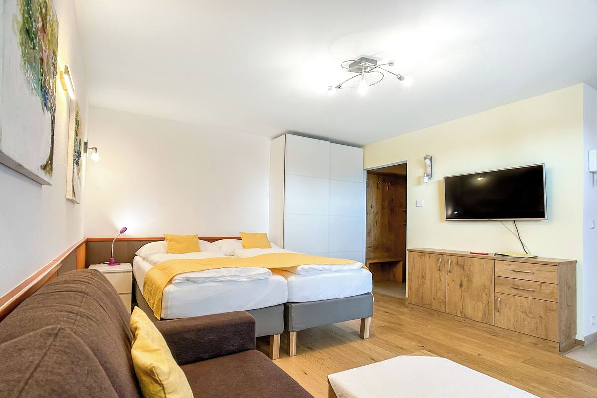Apartment (Loreen 2) | Setrika/meja setrika, Wi-Fi gratis, dan seprai linen