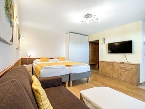 Apartment (Loreen 2) | Iron/ironing board, free WiFi, bed sheets - Apartments Haus Morgensonne (Sitzenberg-Reidling)