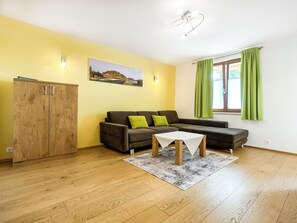 Apartment (Samuel 3) | Living area | Flat-screen TV