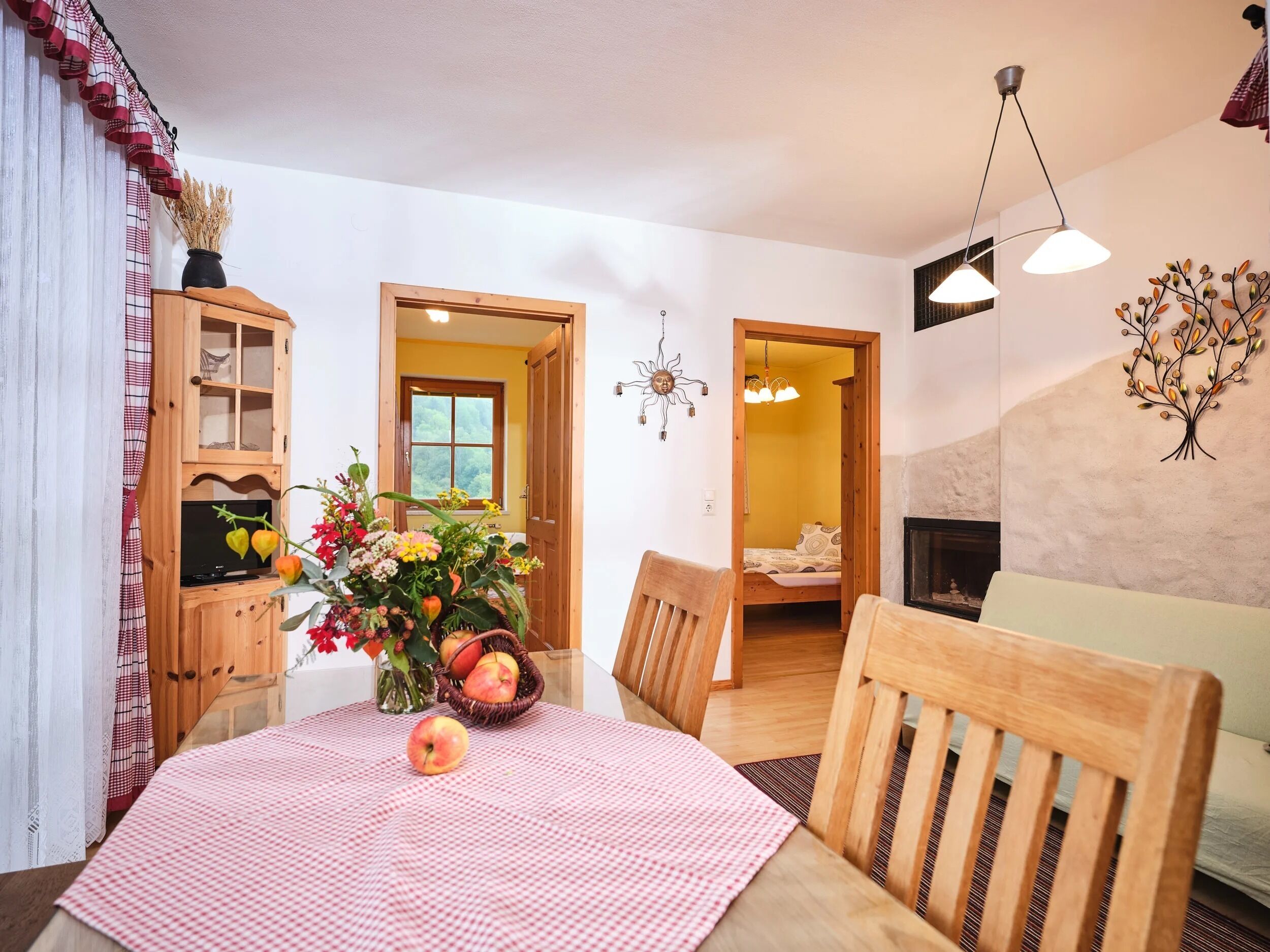 Apartment (Obstgarten) | Essbereich im Zimmer