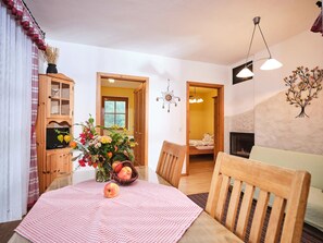 Apartment (Obstgarten) | In-room dining - Zwergelhof (Loich)