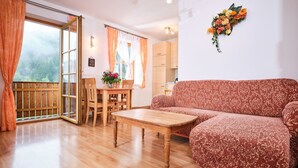 Apartment (Waldboden) | Living room | Flat-screen TV, table tennis - Zwergelhof (Loich)