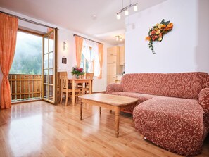 Televisión de pantalla plana, mesa de ping pong