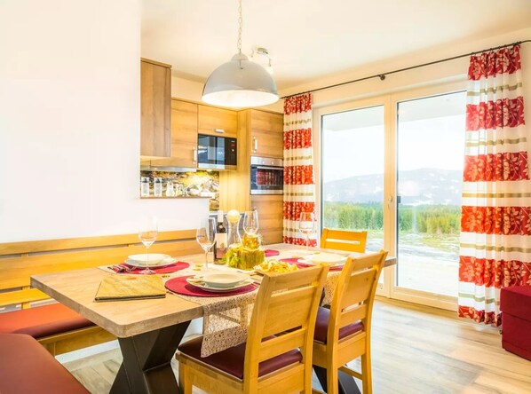 Appartement, 2 chambres (Erde und Leben) | Repas dans la chambre