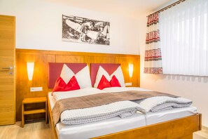 Apartemen, 2 kamar tidur (Erde und Leben) | Seprai premium, brankas, dan didekorasi berbeda-beda