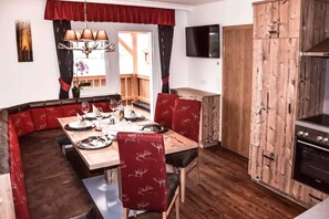 Apartment, 2 Bedrooms | In-room dining - Reiterhof (Sankt Johann im Pongau)