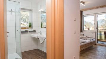 Apartment, 2 Schlafzimmer | Badezimmer | Dusche, Haartrockner, Handtücher