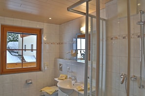 Bathroom - Kinderbauernhof Maurachhof (Sankt Johann im Pongau)