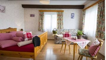 Apartment, 5 Bedrooms | Cots/infant beds, free WiFi