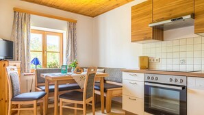 Apartment, 1 Bedroom (Morgensonne) | Private kitchen | Coffee/tea maker, fridge, microwave, oven - Starbauer (Golling an der Salzach)