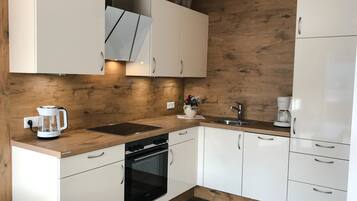 Appartement, 1 chambre (FamilienglĂŒck) | Cuisine privĂ©e | RĂ©frigĂ©rateur, four, plaque de cuisson, lave-vaisselle