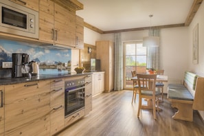 Family Apartment, 2 Bedrooms, Non Smoking, Mountain View (Asitz) | Living area