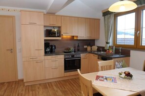 Family Apartment, 2 Bedrooms (Speiereck) | Private kitchen | Fridge, oven, stovetop, dishwasher - Bio-Bauernhof Samerhof (Mariapfarr)