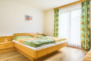 Family Apartment, 3 Bedrooms | 3 bedrooms, blackout curtains, free WiFi, bed sheets - Bio-Bauernhof Vierthalerhof (Wagrain)