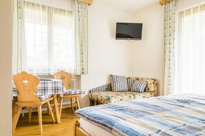 Familienapartment, 3 Schlafzimmer | 3 Schlafzimmer, Verdunkelungsvorhänge, kostenloses WLAN, Bettwäsche