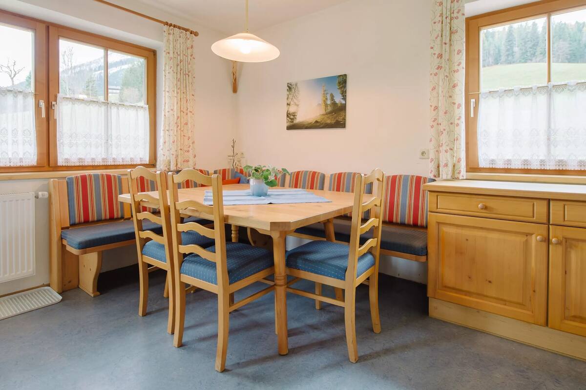 Familienapartment, 2 Schlafzimmer (Lackenkogel) | Essbereich im Zimmer