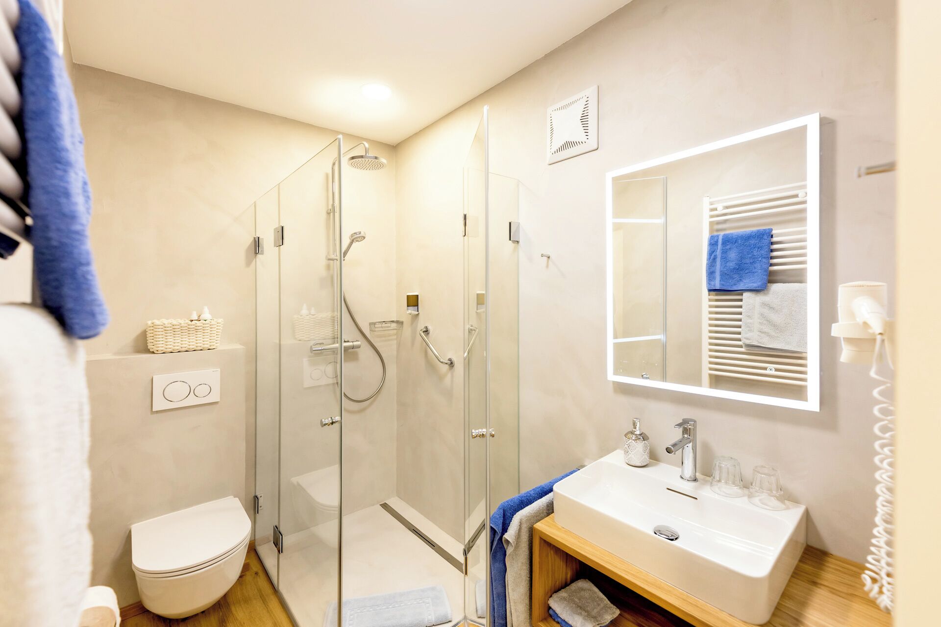 Apartment, 2 Bedrooms (Fuchsenloch) | Bathroom | Shower, rainfall showerhead, hair dryer, heated floors