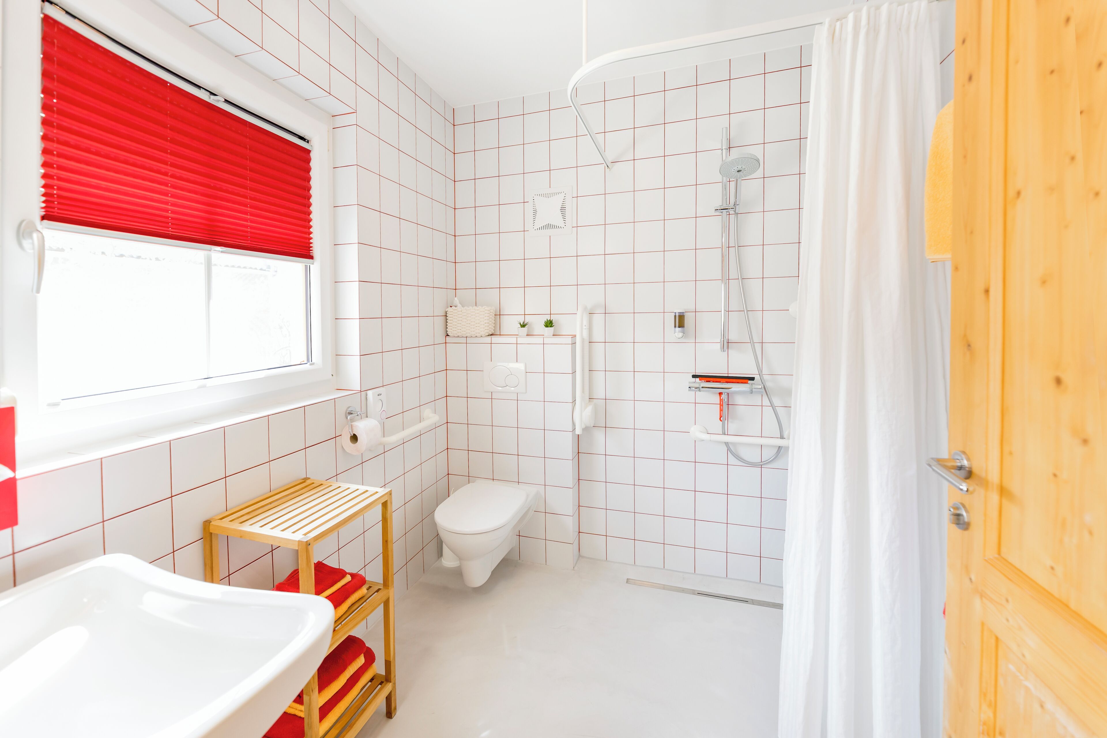 Comfort Condo, 2 Bedrooms, Non Smoking (Rohrung) | Bathroom | Shower, rainfall showerhead, hair dryer, heated floors (bathroom)