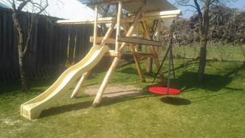 Área de juegos infantiles al aire libre