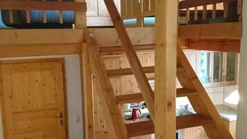 Departamento, 2 habitaciones (Laube) | Área de sala de estar | Televisión