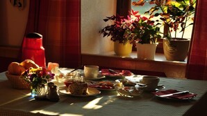 Free buffet breakfast - Mittereibenberger (Liebenau)