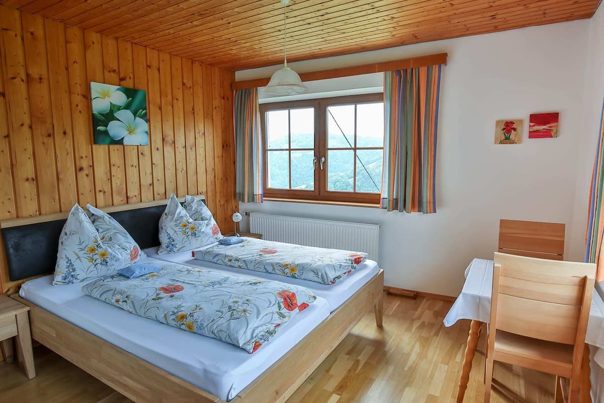 Superior Apartment, 2 Bedrooms (Thymian) | Katil bayi/kot (percuma), Wi-fi percuma, cadar katil