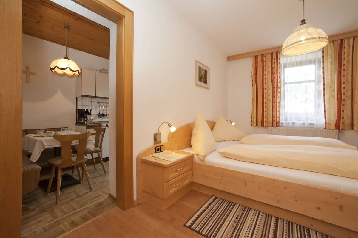 Apartment (Soleck) | Desk, free cots/infant beds, free WiFi, bed sheets