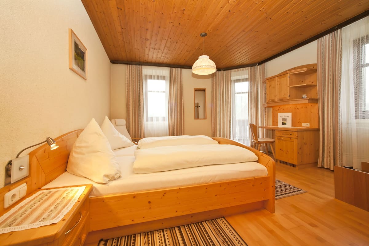 Desk, free cots/infant beds, free WiFi, bed sheets