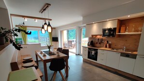 Apartment (Bergkristall) | In-room dining - Erlebenswert - Bauernhof Gruber (Lesachtal)