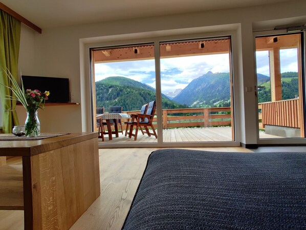 Appartement (Bergkristall) | Coin séjour | Télévision à écran plat de 70 cm avec chaînes par satellite, télévision