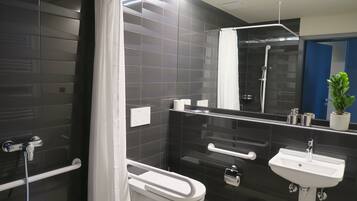 Shower, free toiletries, towels