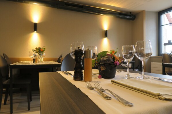 Lunch and dinner served, Regional cuisine - Hotel-de-Ville de La Brévine (La Brevine)