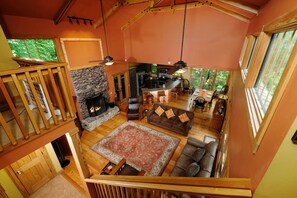 Flat-screen TV, fireplace, video games - Tree Tops (Gatlinburg)