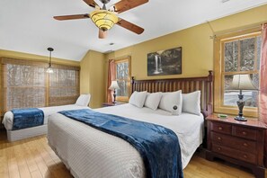 4 bedrooms, free internet, bed sheets
