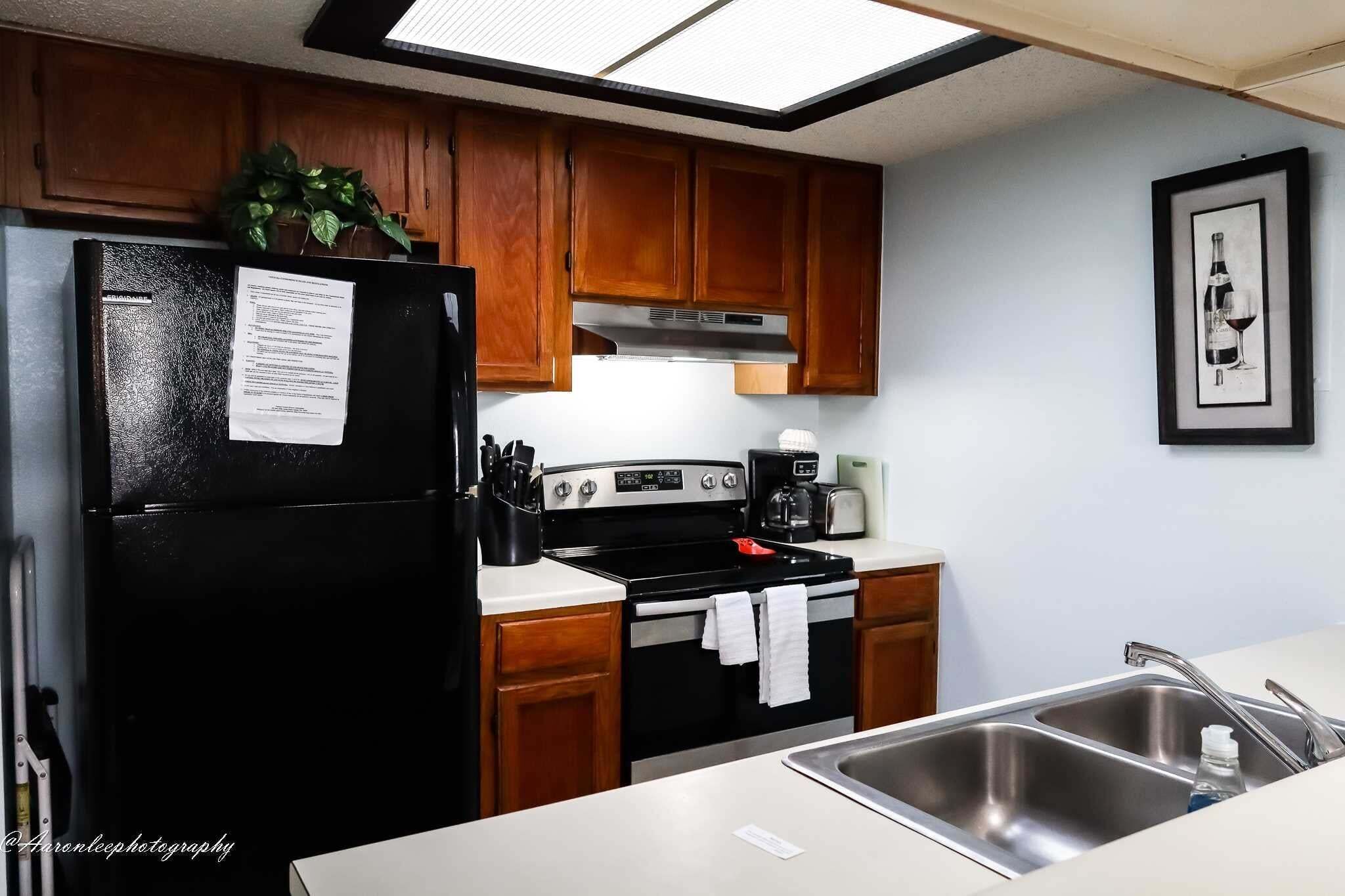 Condo, 1 Bedroom | Private kitchen | Fridge, oven, coffee/tea maker, toaster