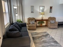 Condo, 1 quarto | Área de estar