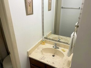 Condo, 1 Bedroom | Bathroom | Towels