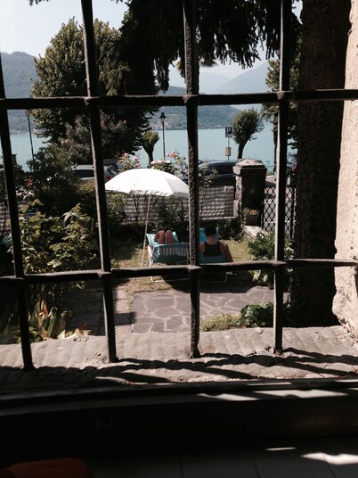 Lakefront studio with garden