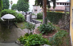 Outdoor dining - Lakefront studio with garden (Sale Marasino)