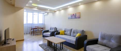 Appartement Panoramique, balcon, vue colline | Coin séjour